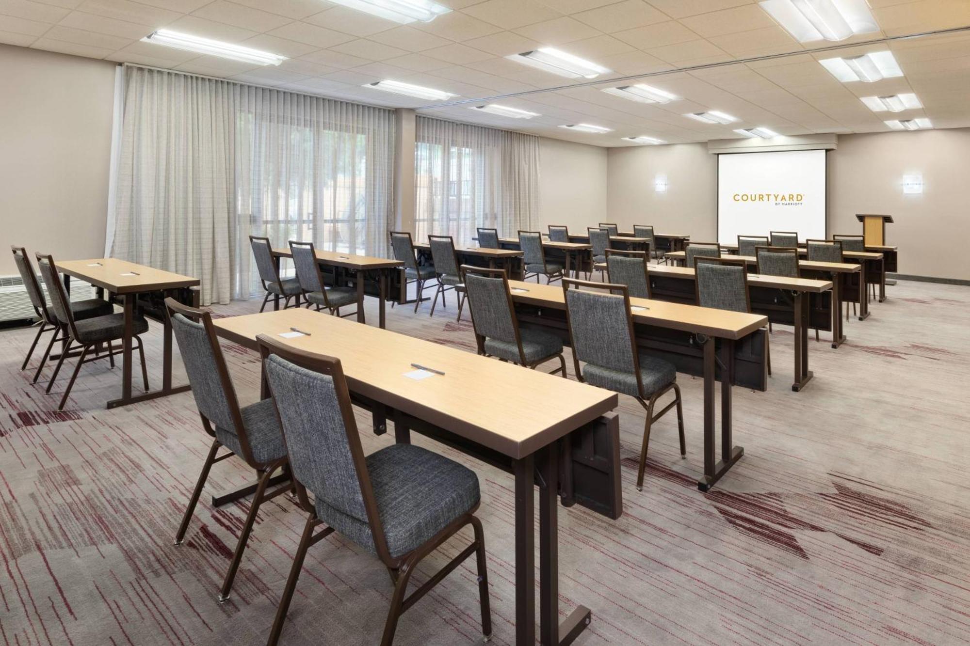 Courtyard By Marriott Atlanta Executive Park/emory Hotel 3*