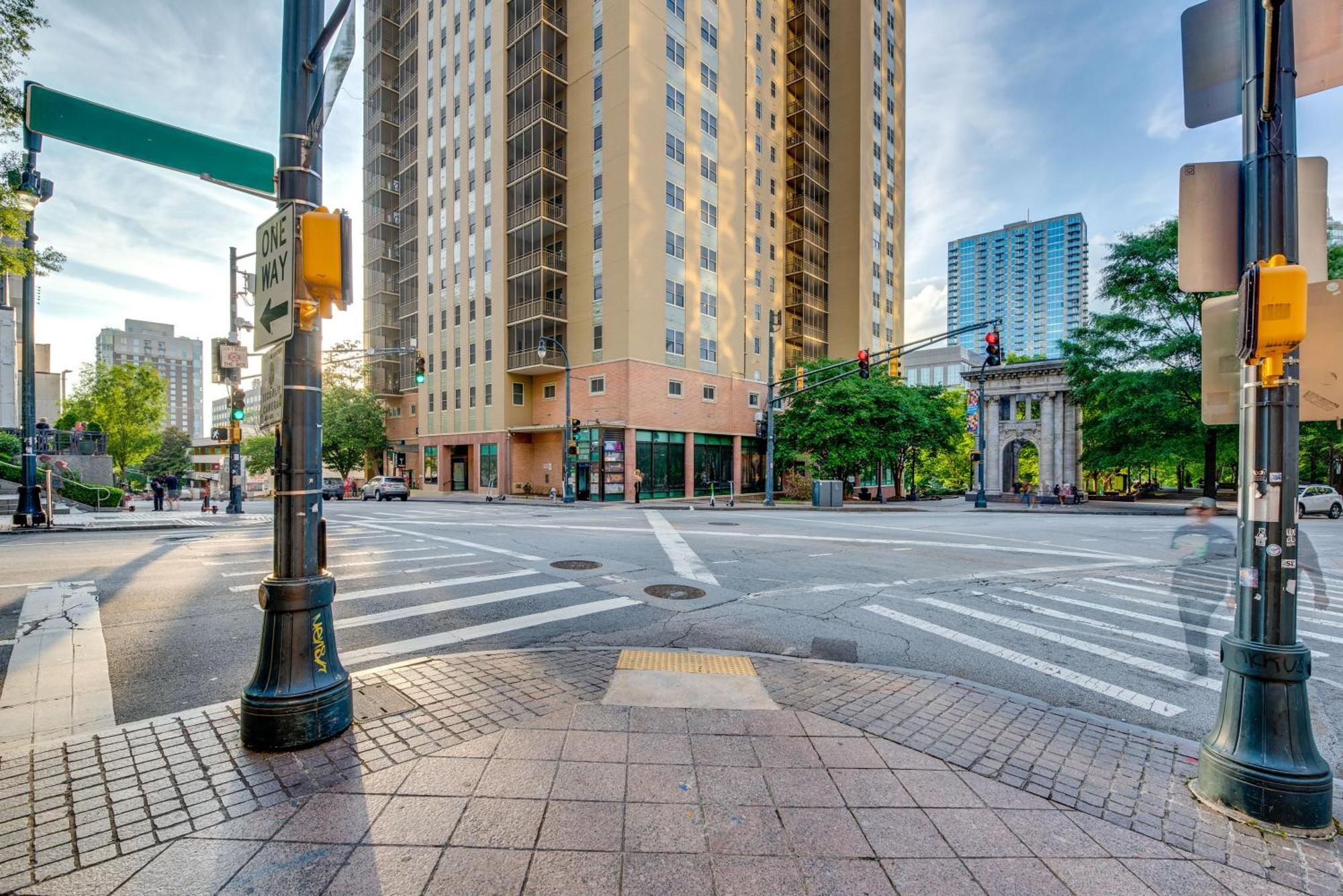Downtown Balcony, Walkable Area Atlanta