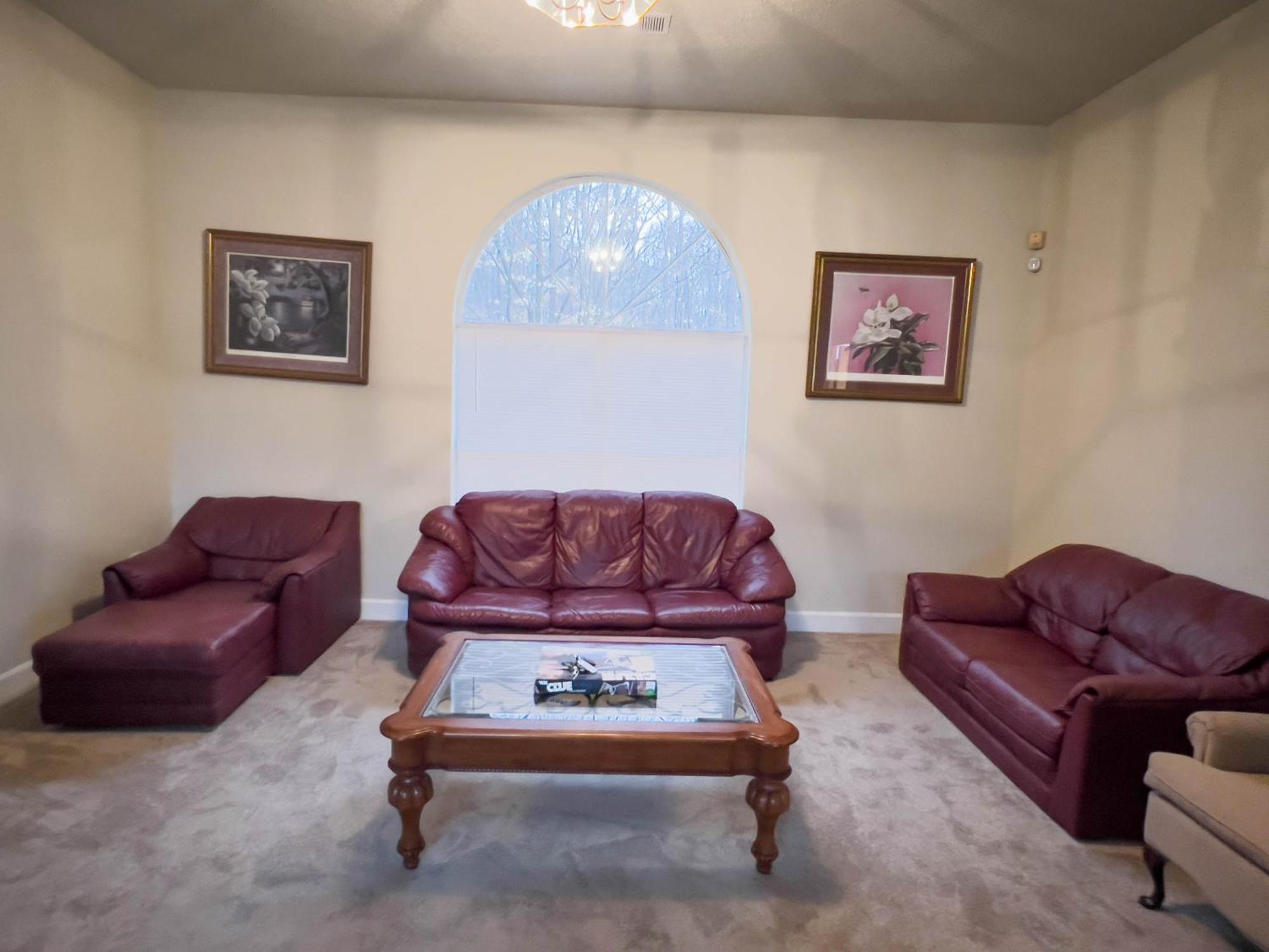 2 Luxury Bedrooms, 1 Bath, Shared Kitchen And Shared Living Areas Holiday home Atlanta