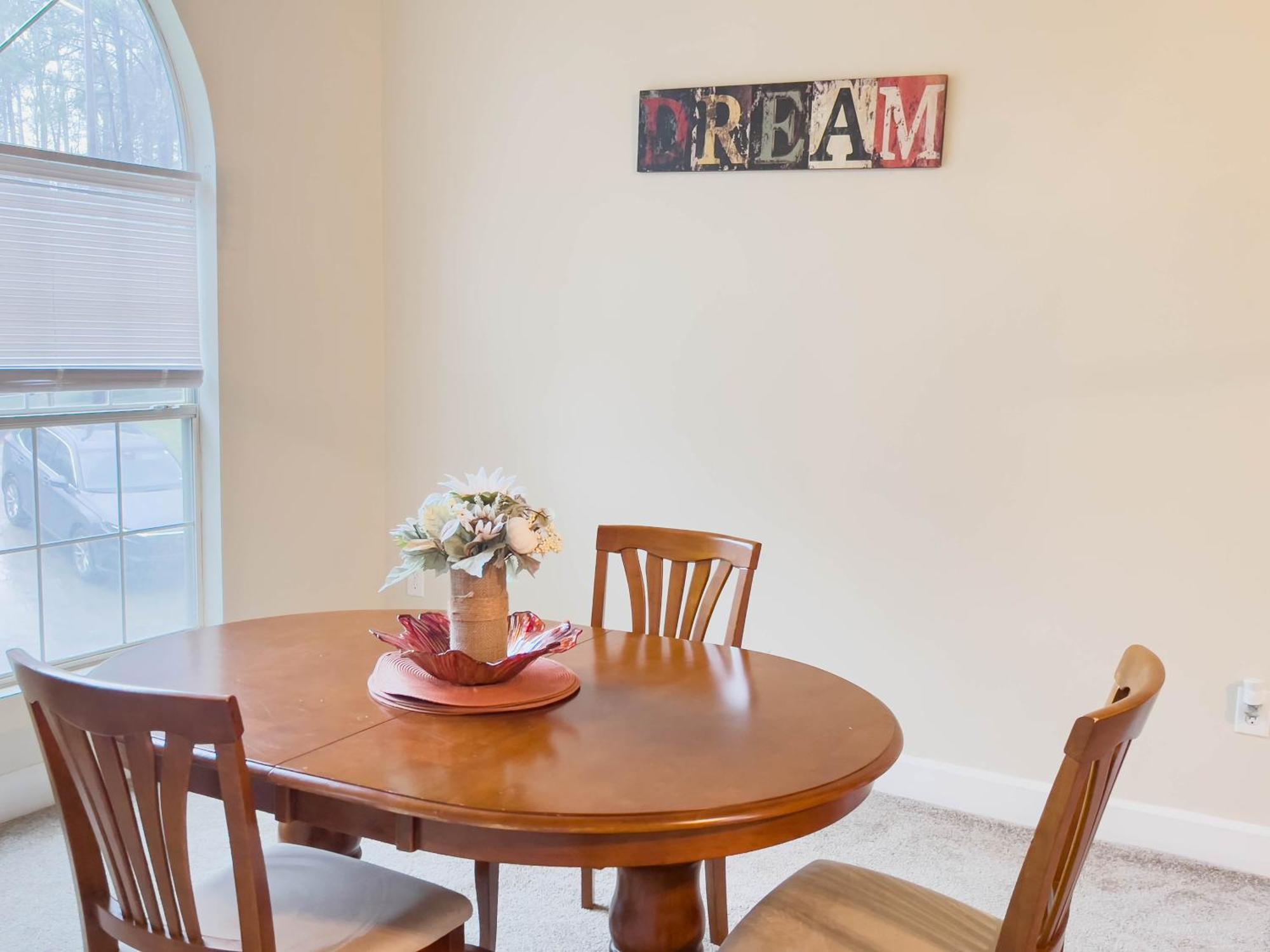 2 Luxury Bedrooms, 1 Bath, Shared Kitchen And Shared Living Areas