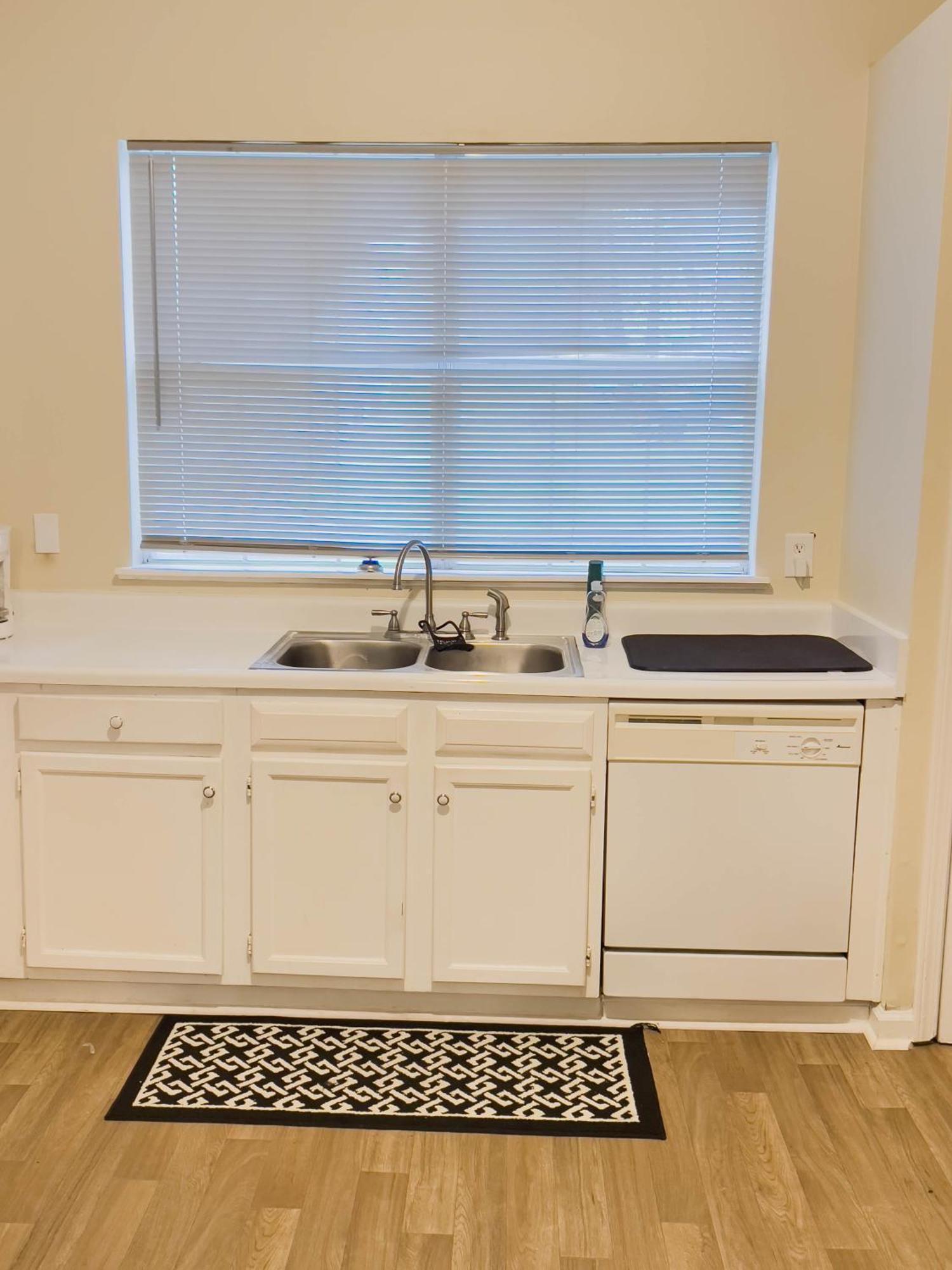 2 Luxury Bedrooms, 1 Bath, Shared Kitchen And Shared Living Areas *