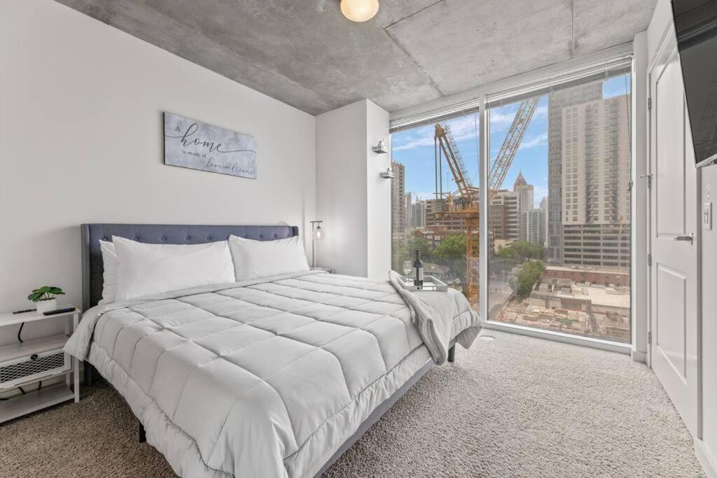 Midtown High-rise With King Bed Free Parking And Balcony With View Apartment *