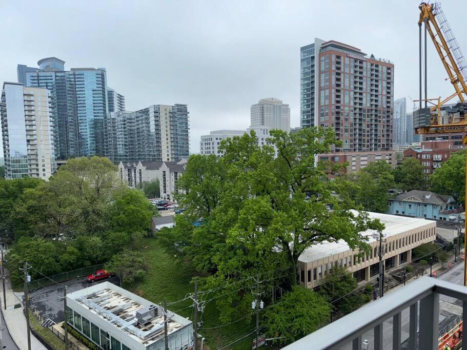 Midtown High-rise With King Bed Free Parking And Balcony With View Apartment *