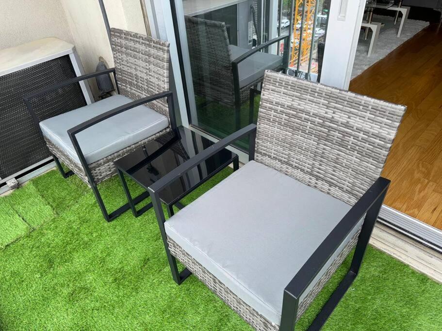 Apartment Midtown High-rise With King Bed Free Parking And Balcony With View