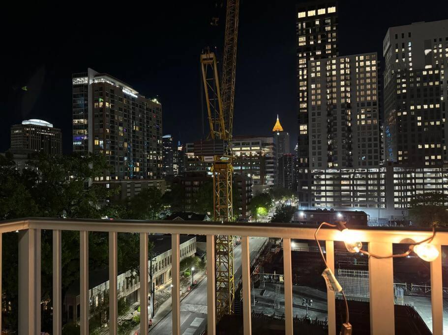 Apartment Midtown High-rise With King Bed Free Parking And Balcony With View *