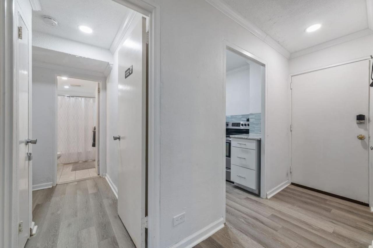 High-quality Downtown Living - Skyline View Holiday home *