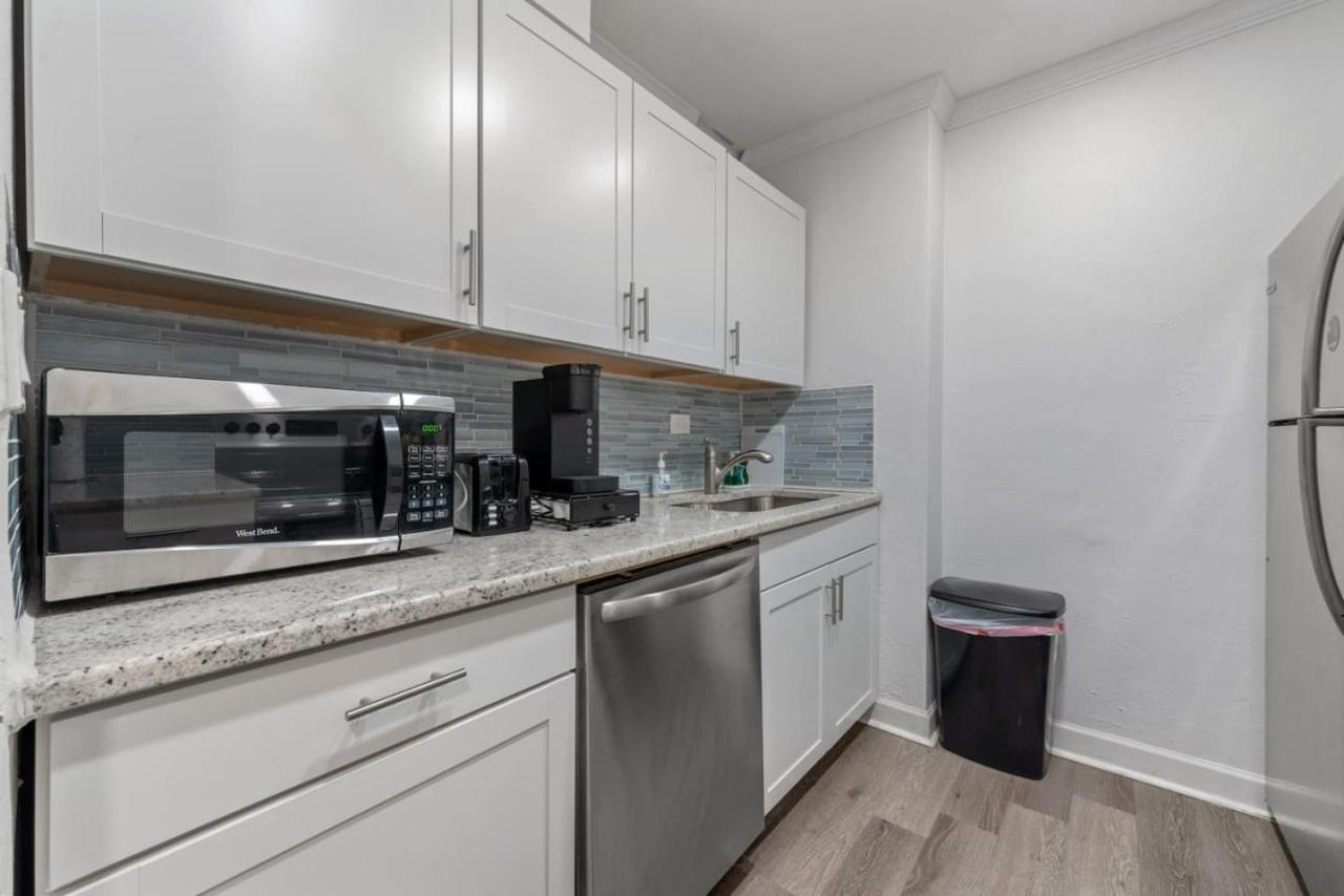 High-quality Downtown Living - Skyline View Holiday home *