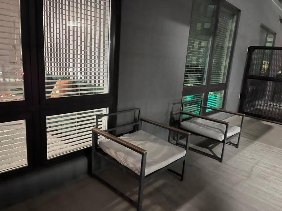 Located Modern West Midtown Apartment