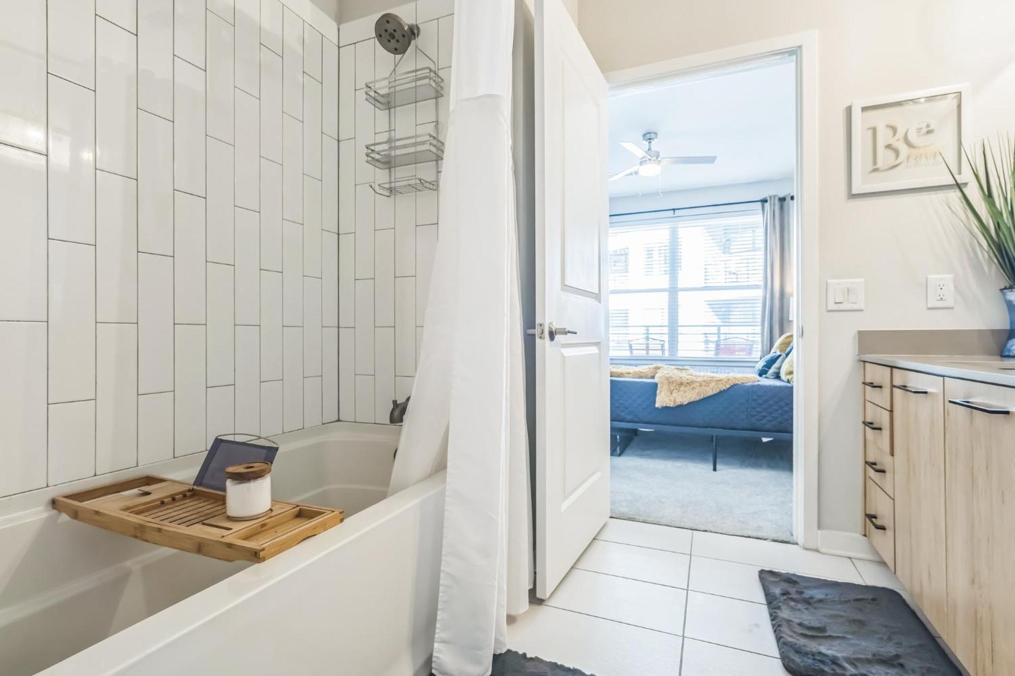 Walk To Braves, King Bed, Mercedes Benz Stadium Apartment *