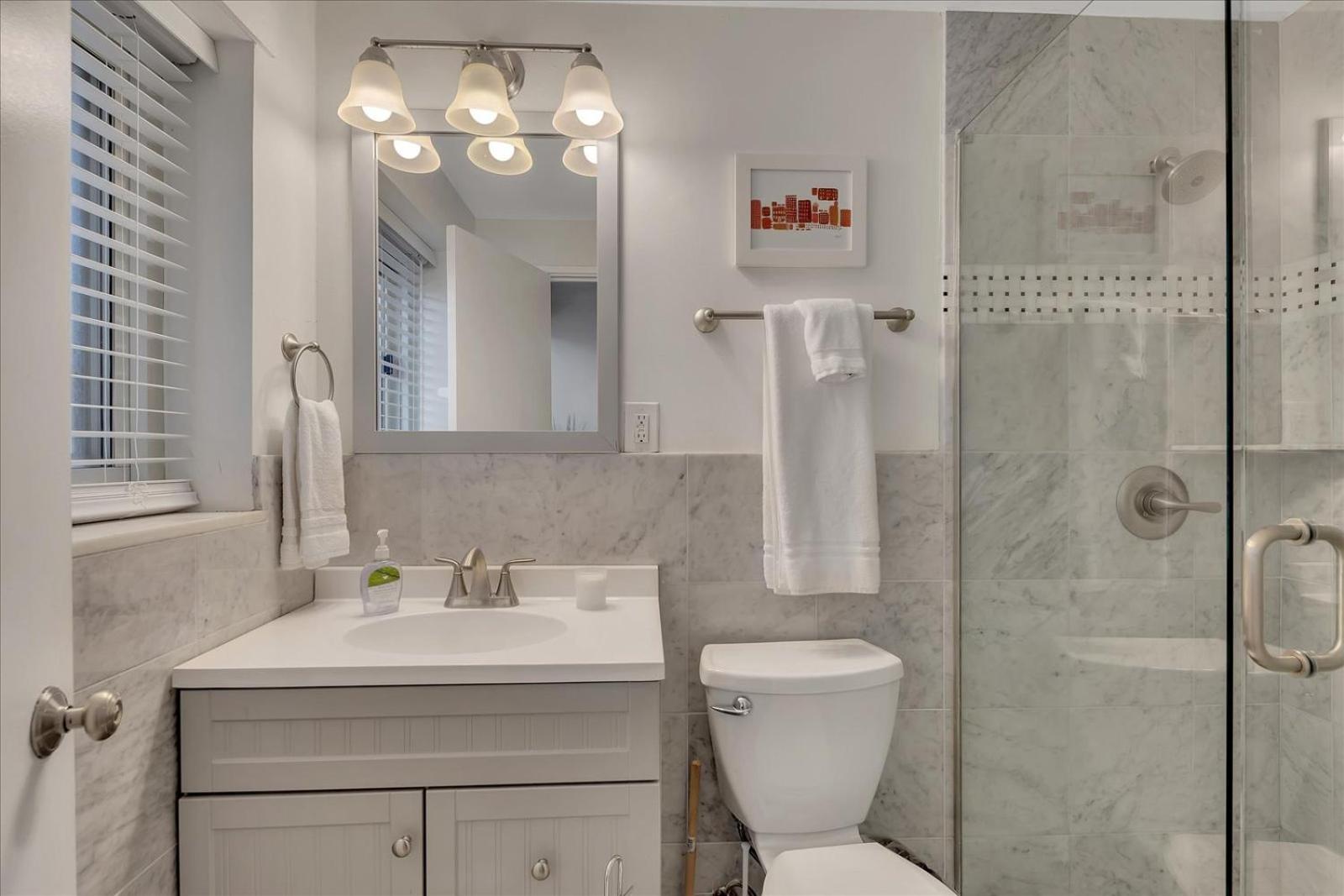 Modern Twist In A Historic Building, Sleeps 6 *
