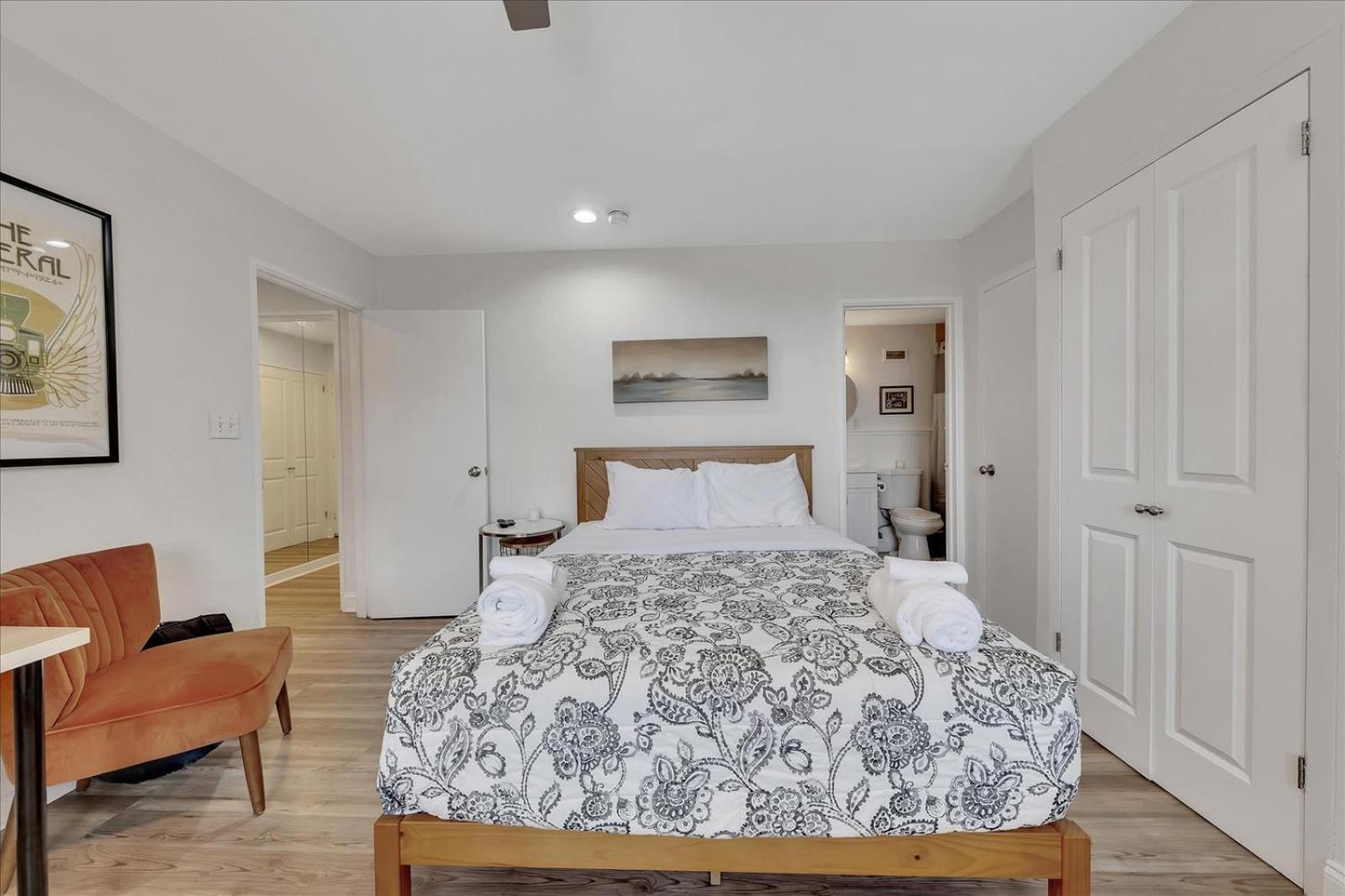 Modern Twist In A Historic Building, Sleeps 6 *