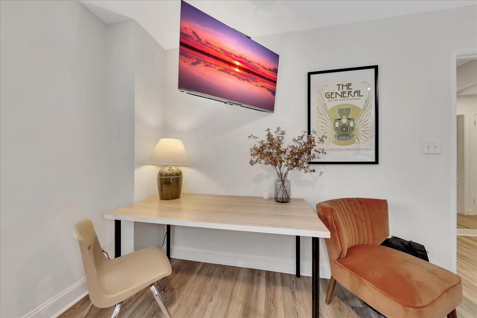 Holiday home Modern Twist In A Historic Building, Sleeps 6 *