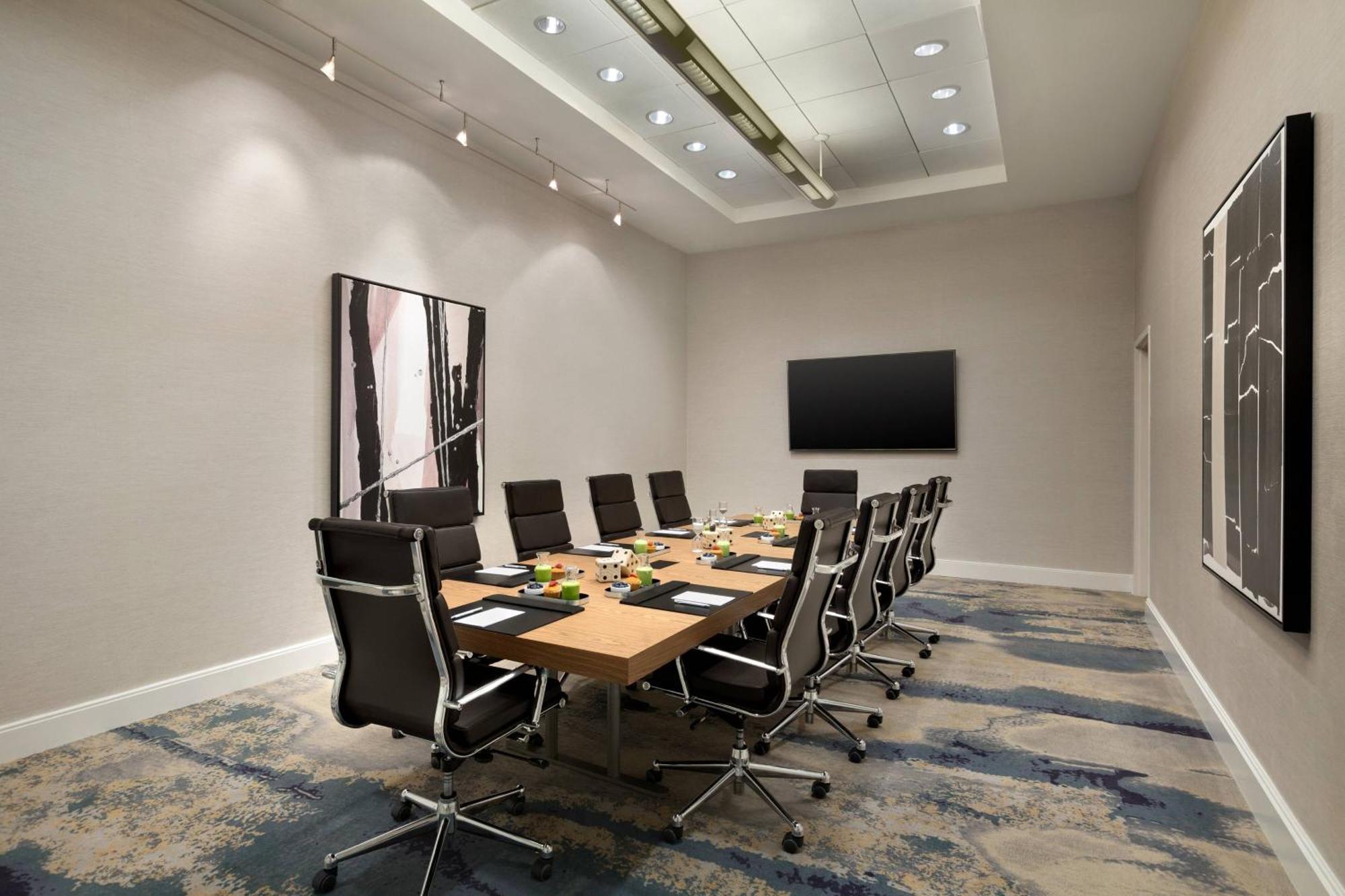 Twelve Midtown, Autograph Collection Hotel 4*