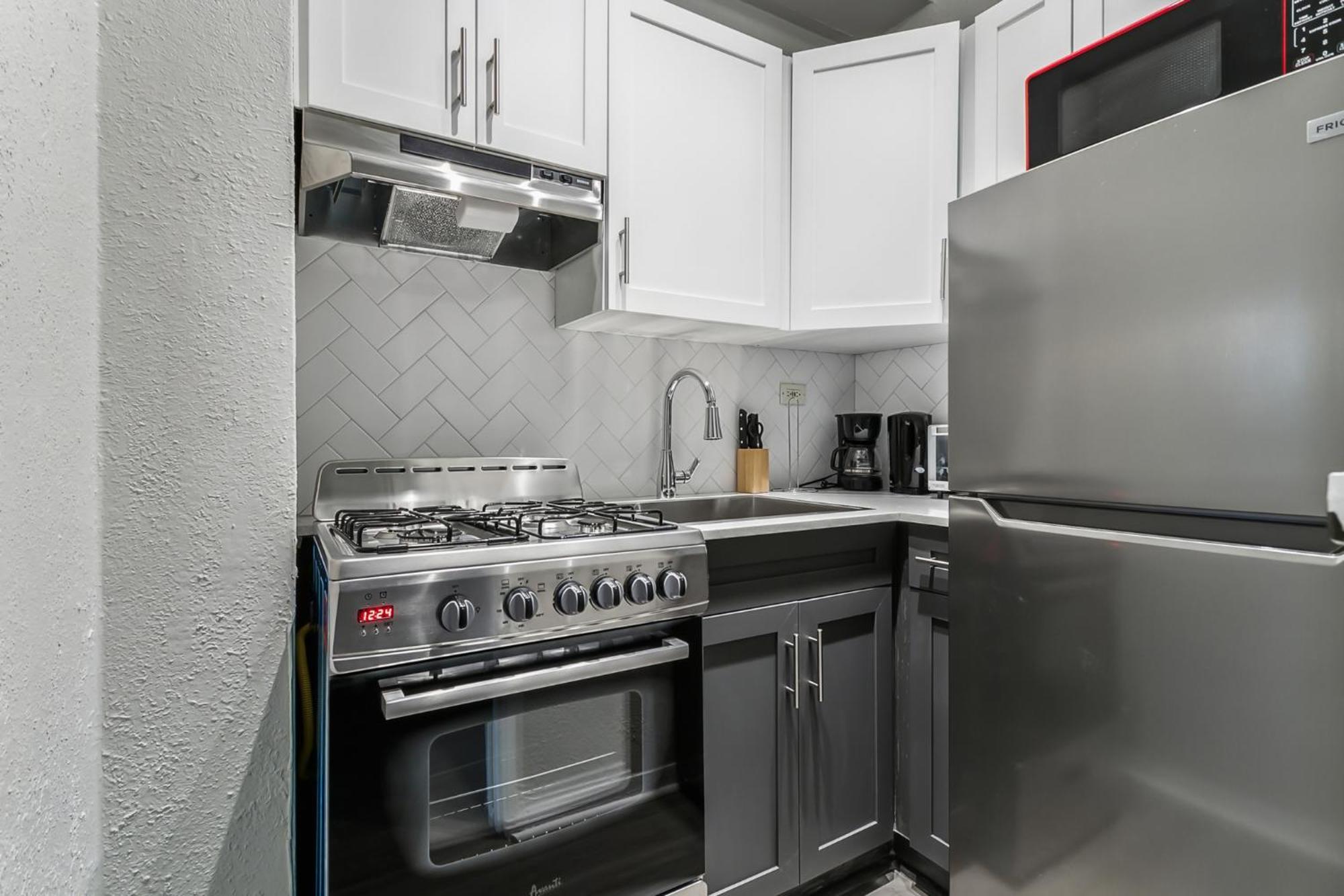 Crest At Peachtree 821 Spacious 1 Bd 1 Bth *