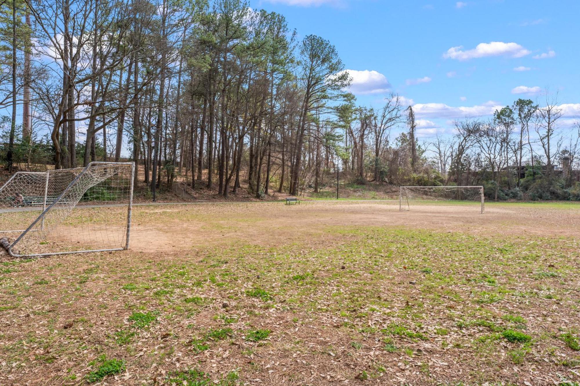 Second - 3 Bed 2 Bath 8 Minutes From Airport *