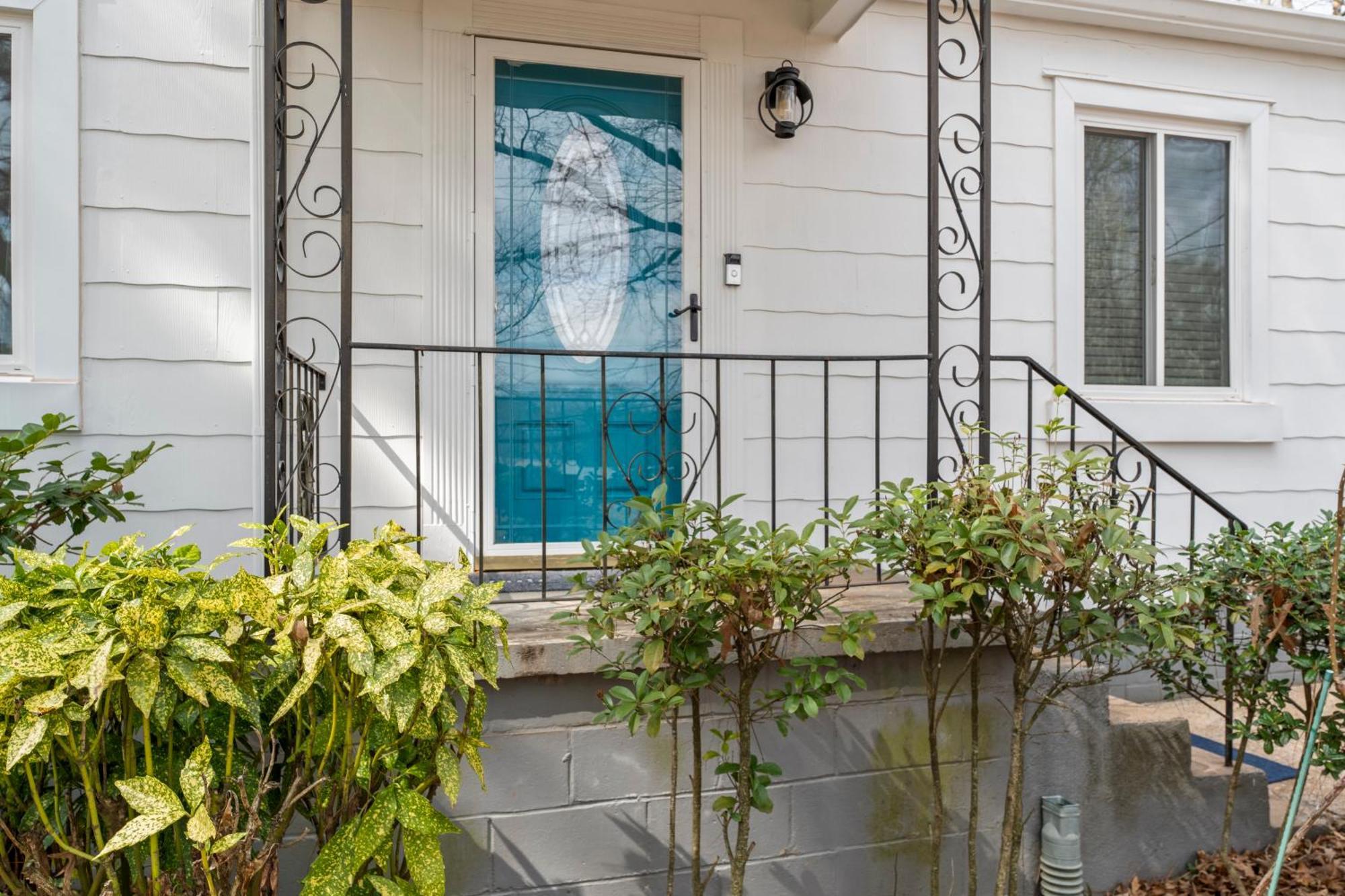 Second - 3 Bed 2 Bath 8 Minutes From Airport *
