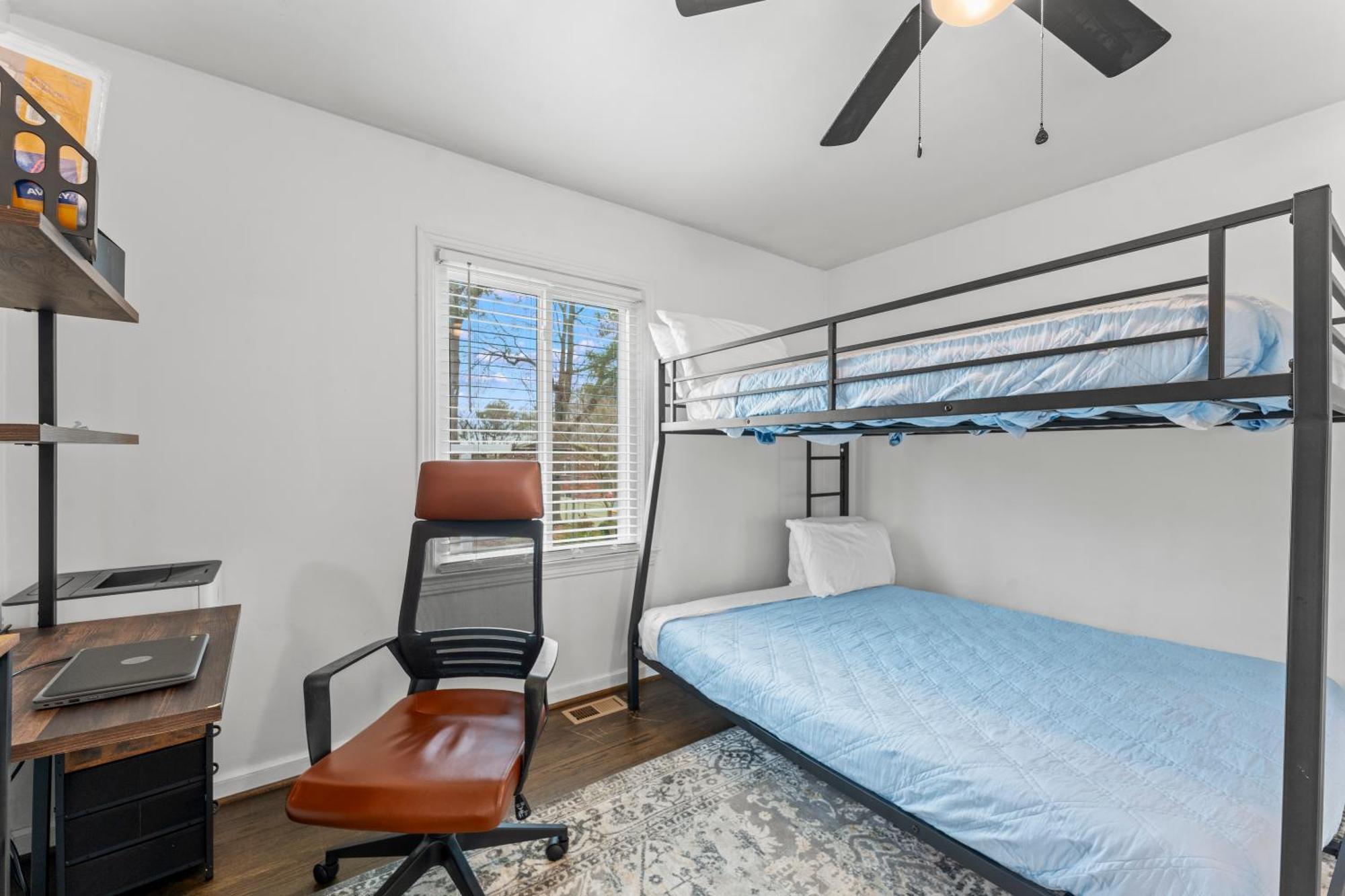 Second - 3 Bed 2 Bath 8 Minutes From Airport *