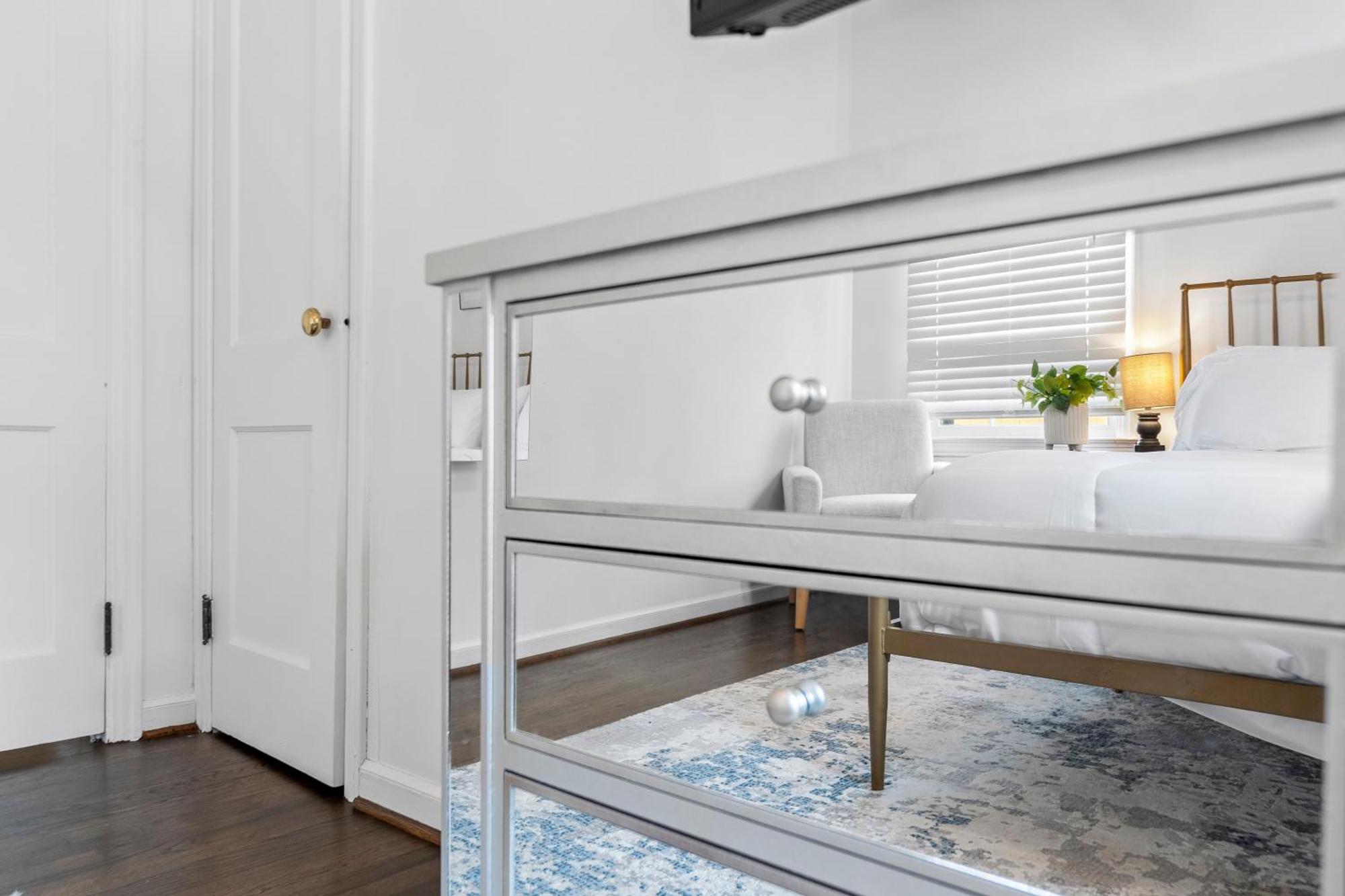 Second - 3 Bed 2 Bath 8 Minutes From Airport