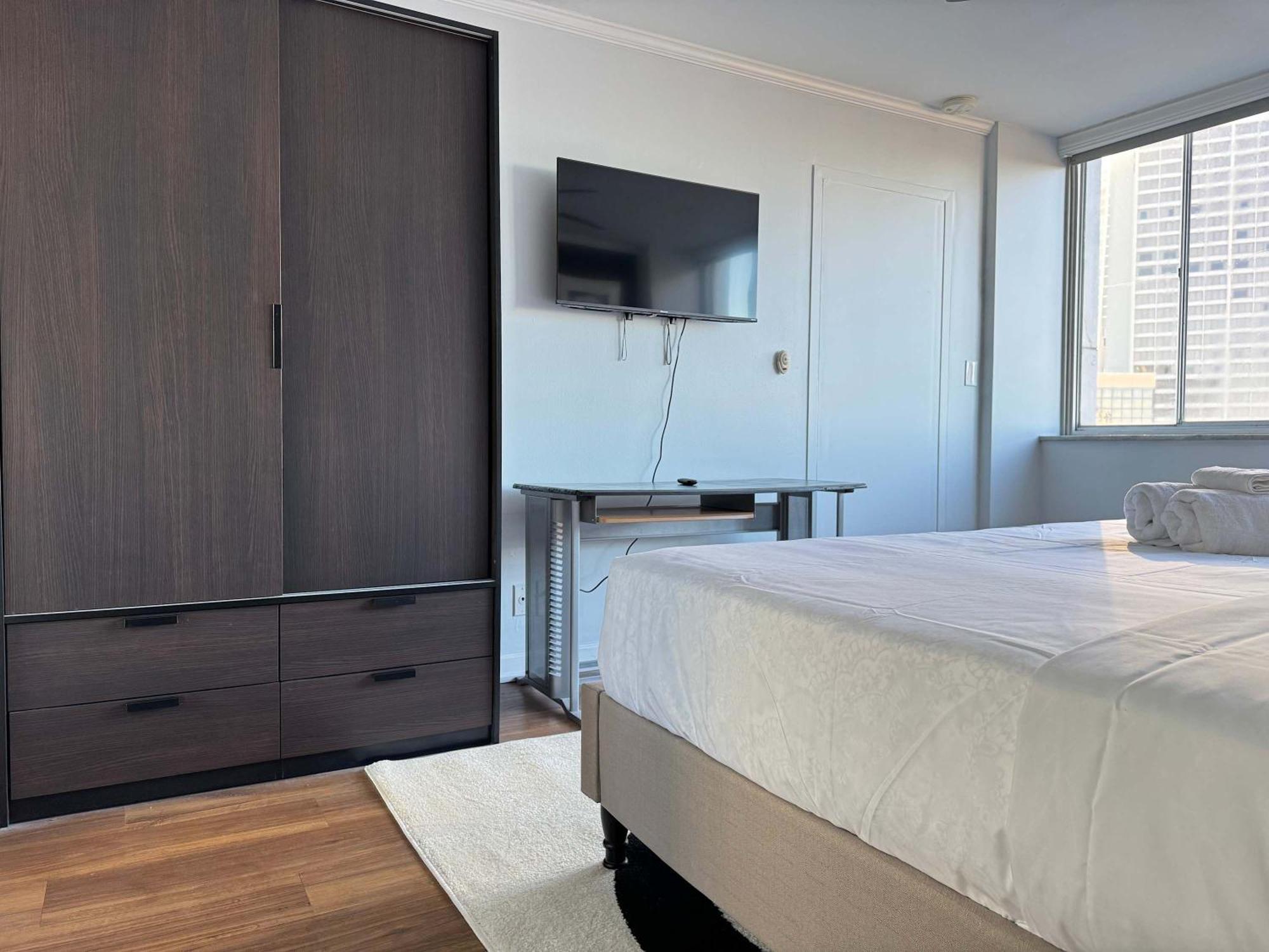 View Newly Renovated 3 Beds With Free Parking Lm1209 Apartment