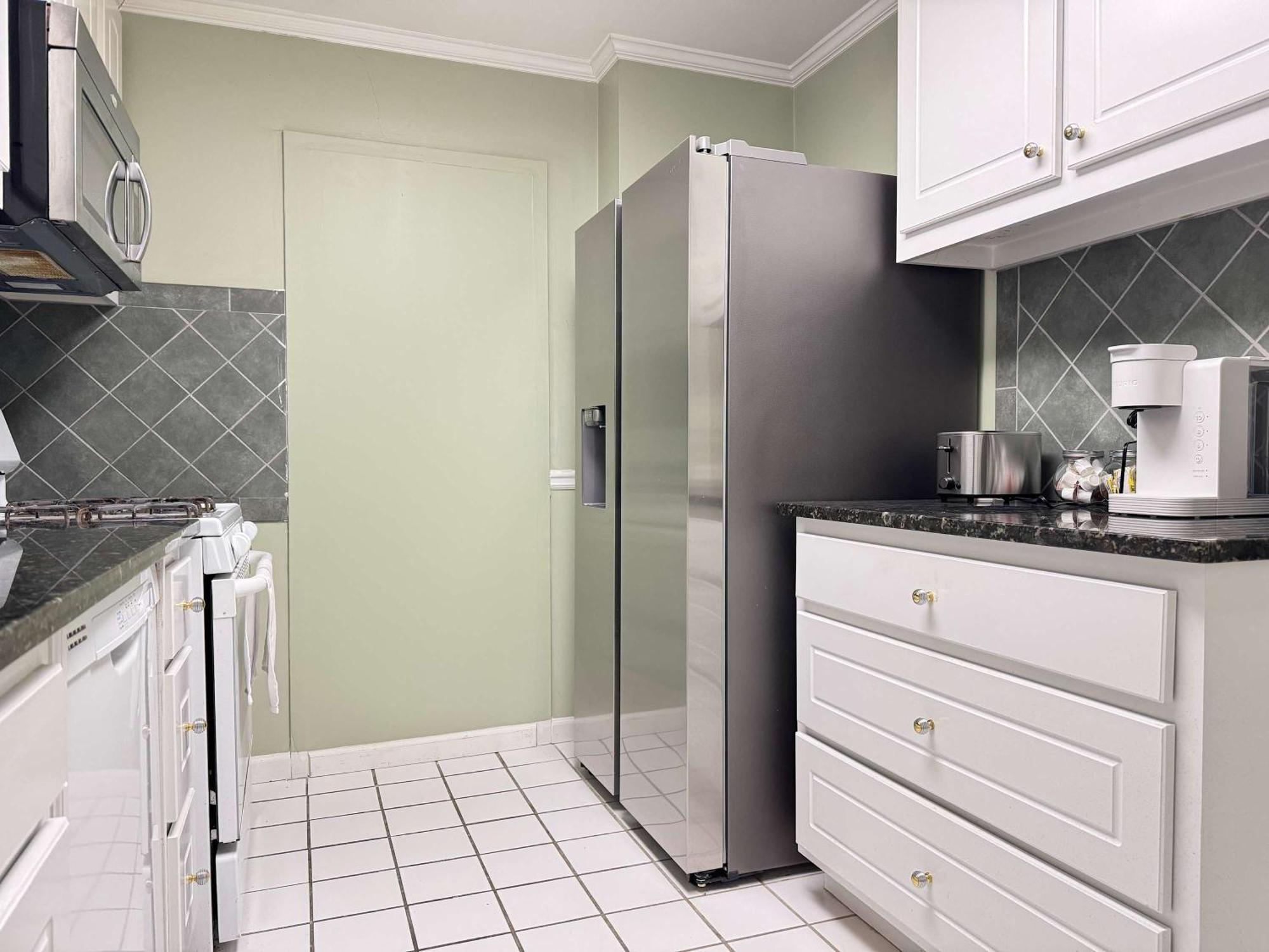 View Newly Renovated 3 Beds With Free Parking Lm1209 Apartment *