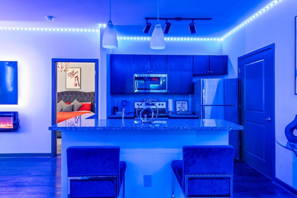 West Midtown Views - King Bed - Indoor Fireplaces