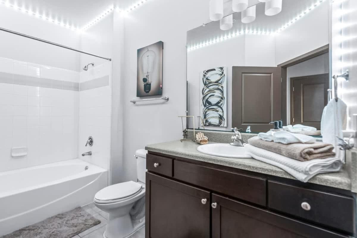West Midtown Views - King Bed - Indoor Fireplaces Atlanta