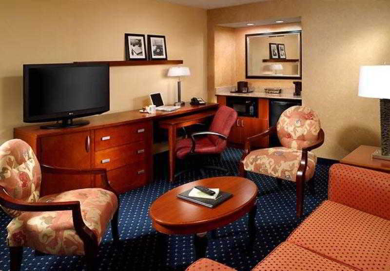 Courtyard By Marriott Atlanta Airport South/sullivan Road 3*