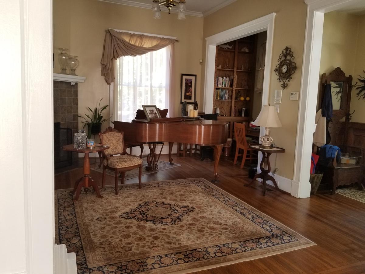 The Peach House 3*