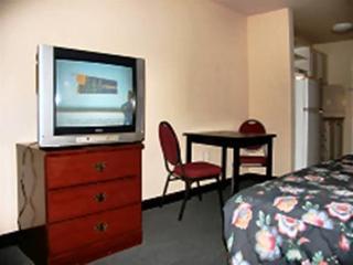 Budgetel And Midtown Motel 2*
