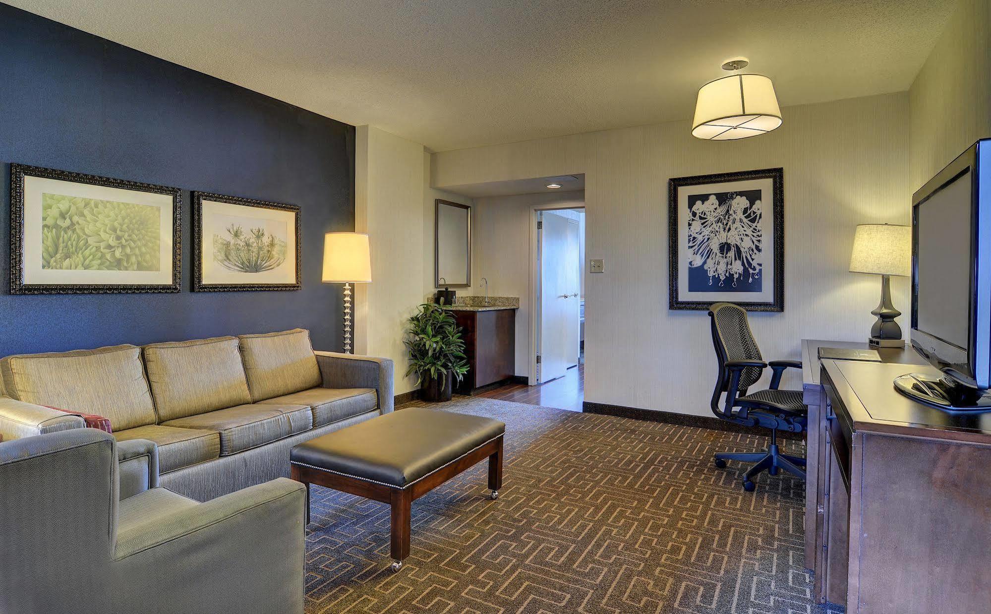Hotel Embassy By Hilton Buckhead Atlanta