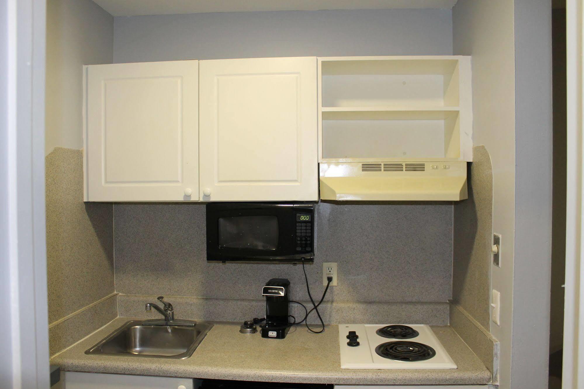 Budgetel And Midtown Motel 2*