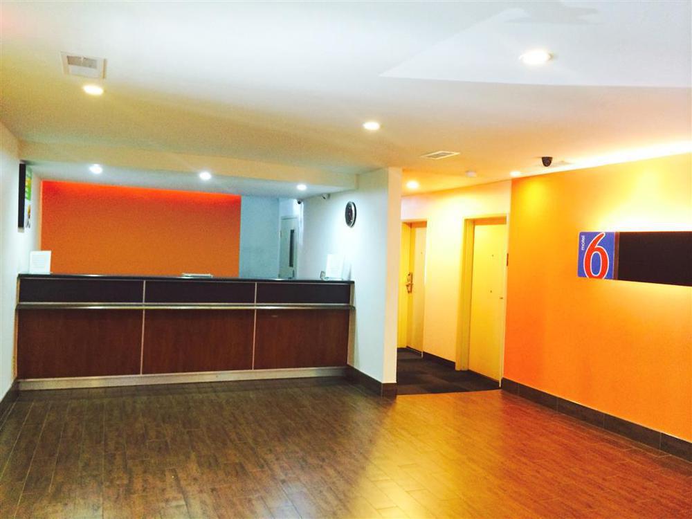 Hotel 6-atlanta, Ga - Downtown 2*