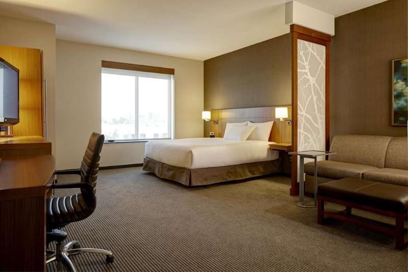 Hyatt Place Centennial Park 3*