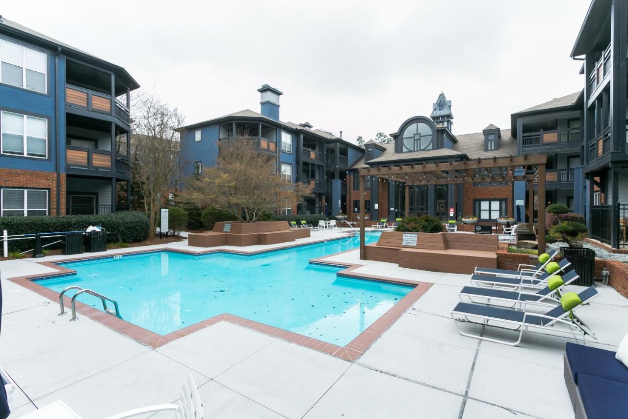Luxury 2-bedroom Townhome In North Apartment