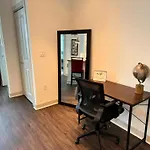 Ruby Getaway-Highrise, Balcony, Year-Round Pool, City View!