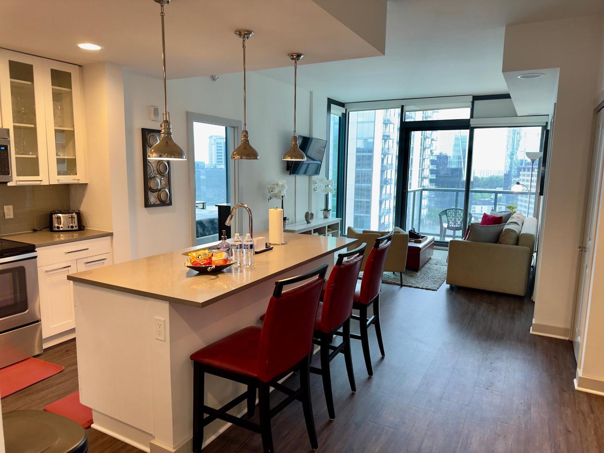 Ruby Getaway-highrise, Balcony, Year-round Pool, View! Apartment *