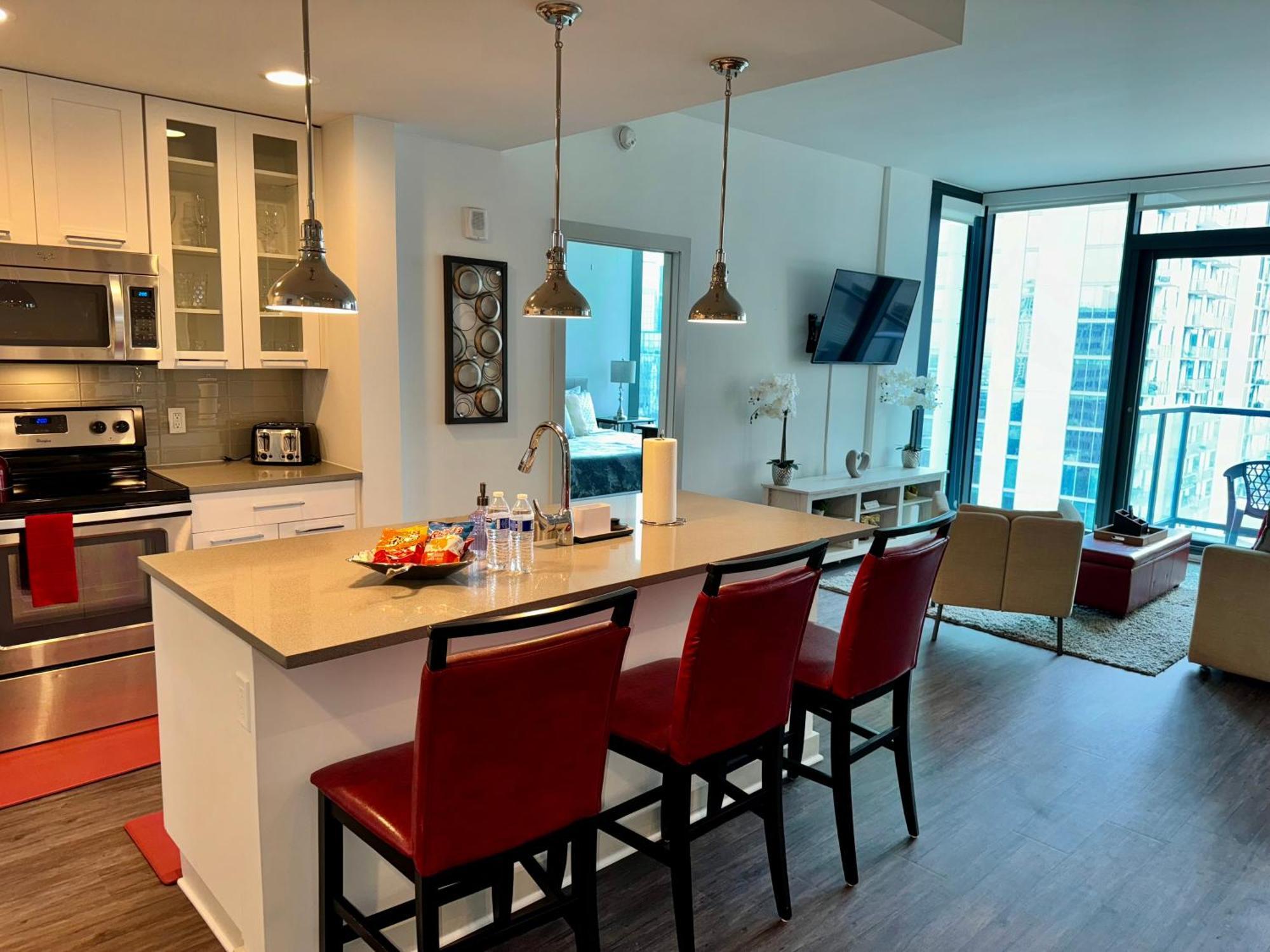 Apartment Ruby Getaway-highrise, Balcony, Year-round Pool, View! *