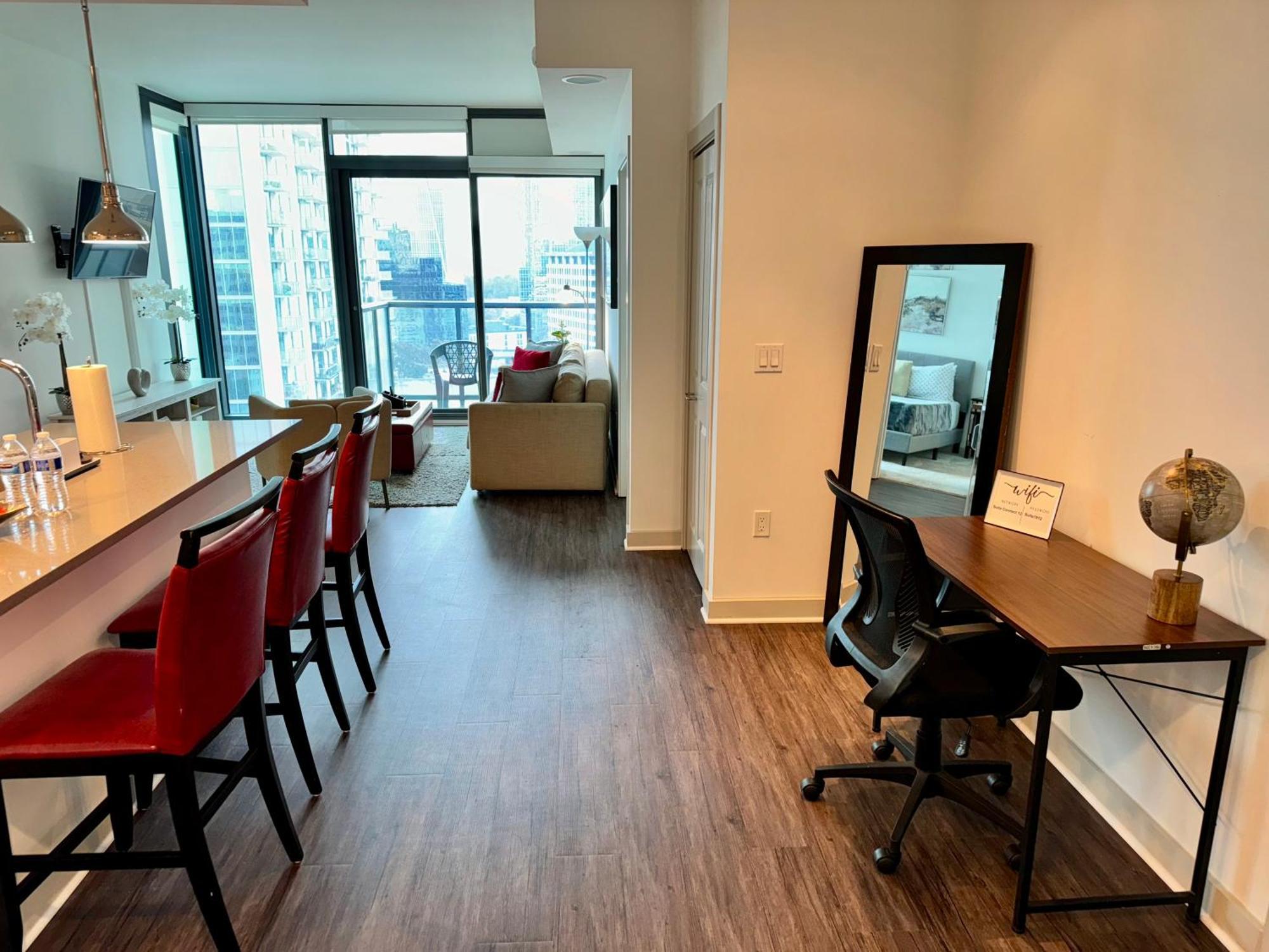 Ruby Getaway-highrise, Balcony, Year-round Pool, View! Atlanta