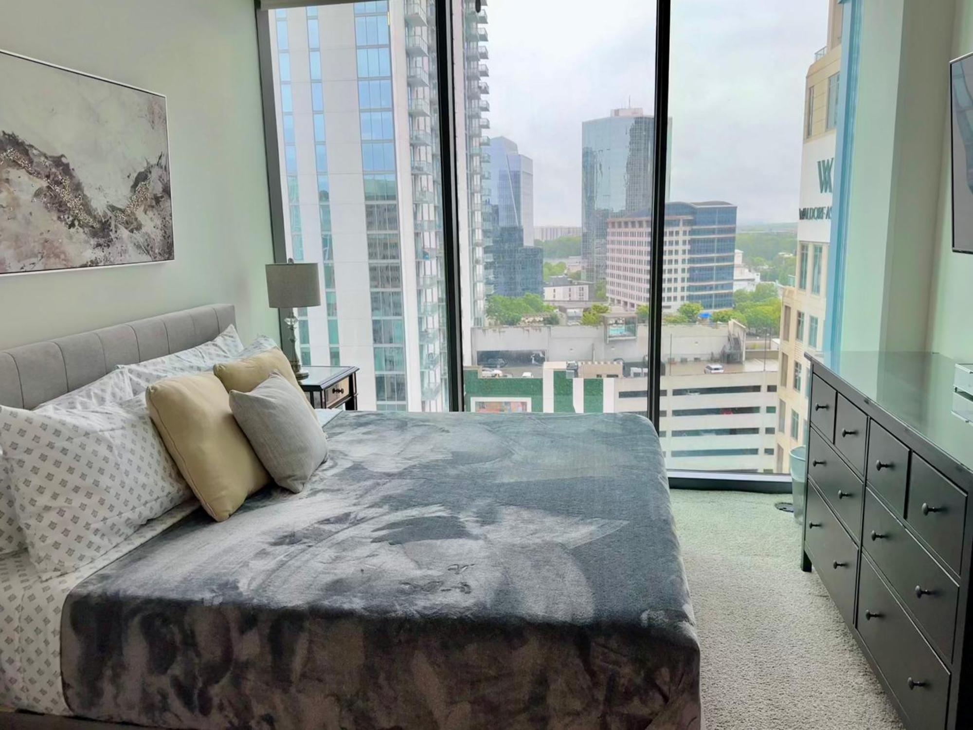 Ruby Getaway-highrise, Balcony, Year-round Pool, View! Atlanta