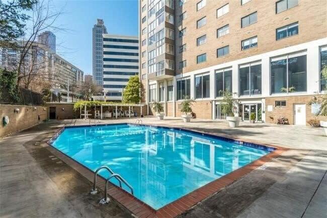 Atl Downtown 2br King Bed Free Parking Lm1702 Atlanta
