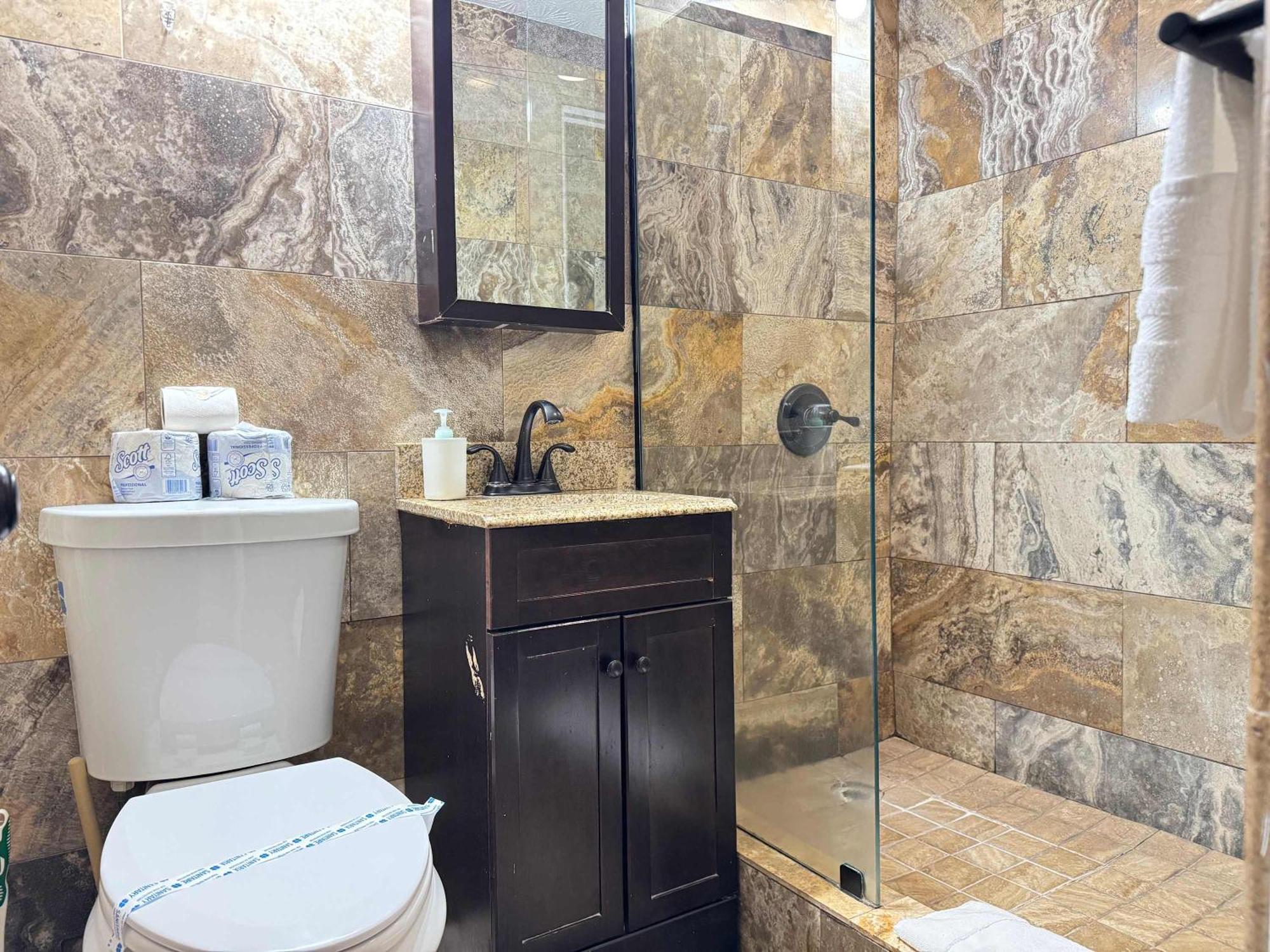 Atl Downtown 2br King Bed Free Parking Lm1702 *