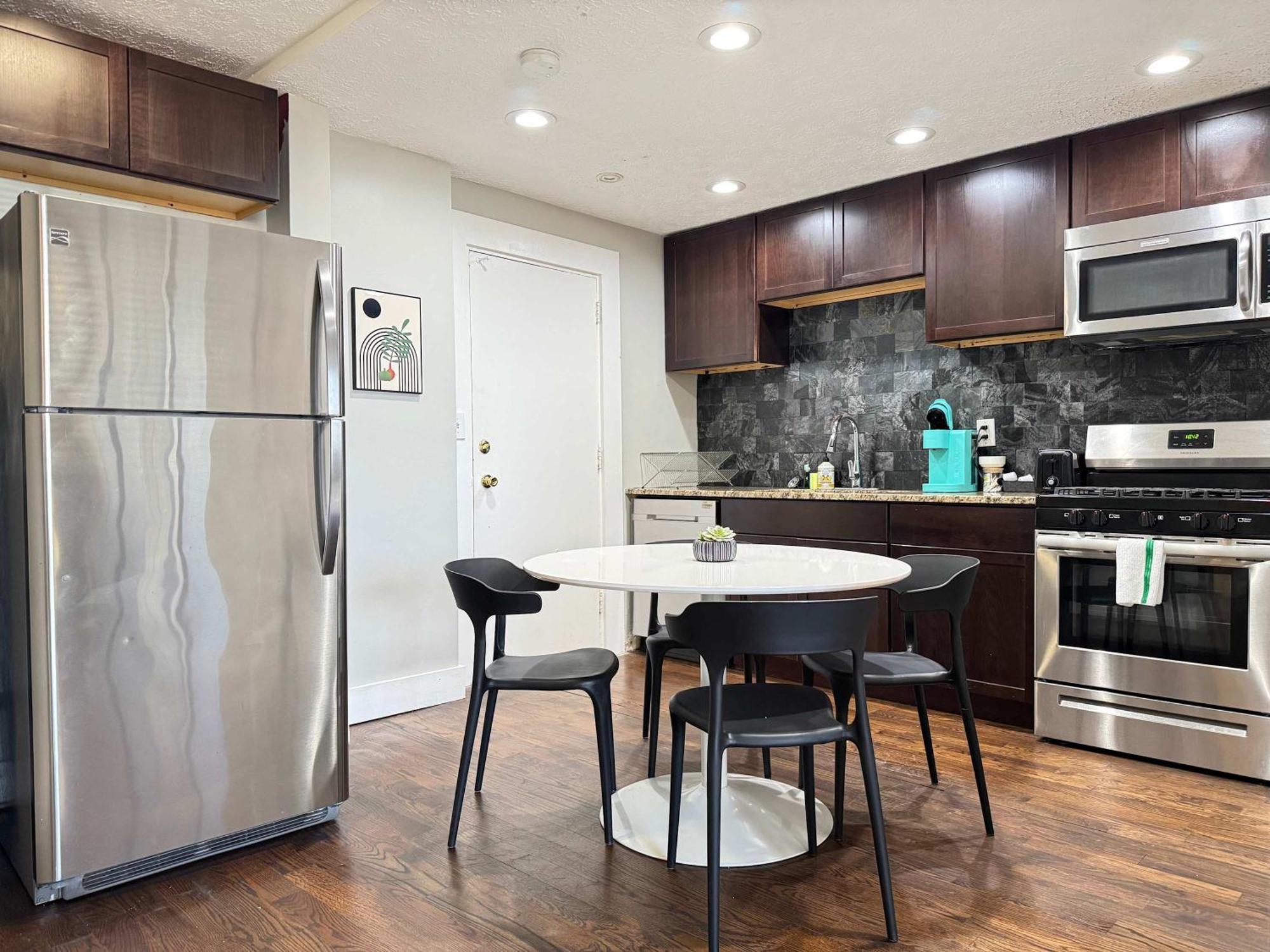 Atl Downtown 2br King Bed Free Parking Lm1702 Holiday home Atlanta