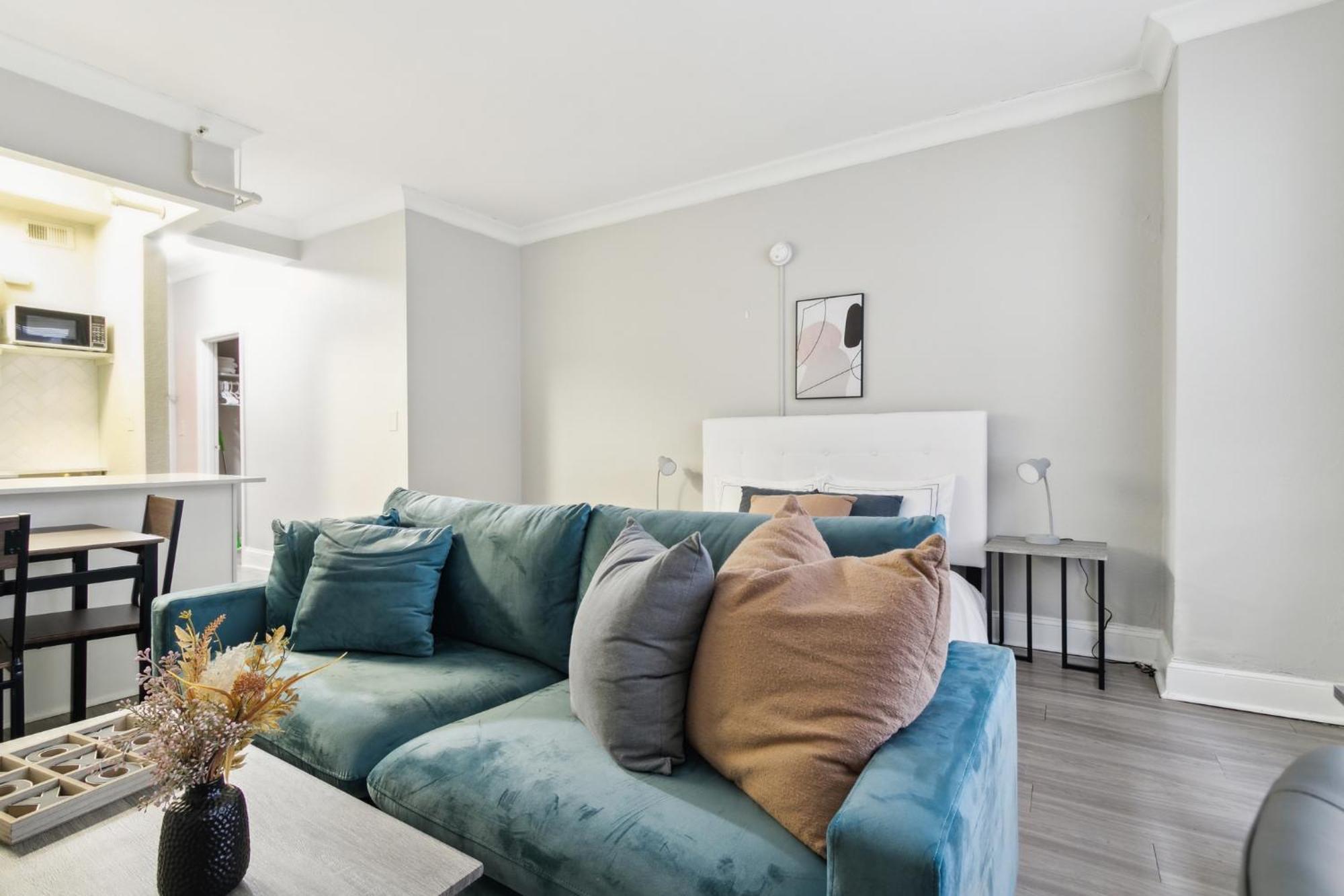 Crest At Peachtree 105 Spacious 1 Bd 1 Bth Apartment