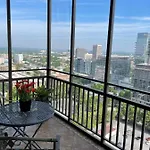 20Th Flr Condo -Downtown Atlanta - Walk To Stadium- High Rise Hideaway