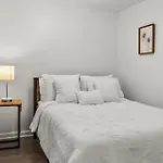 4-Bed 2-Bath Pet Friendly Home In Heart Of Atlanta