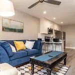 Close To Everything Fun Free Parking Lm1704