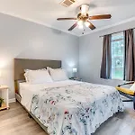 Atlanta Home With Yard About 7 Mi To Downtown!