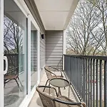 Brand New Condo With Balcony Washer Dryer 542Blvd