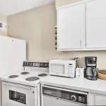 Warm Southern Welcome Cozy Downtown One-Bedroom