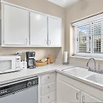 Warm Southern Welcome Cozy Downtown One-Bedroom